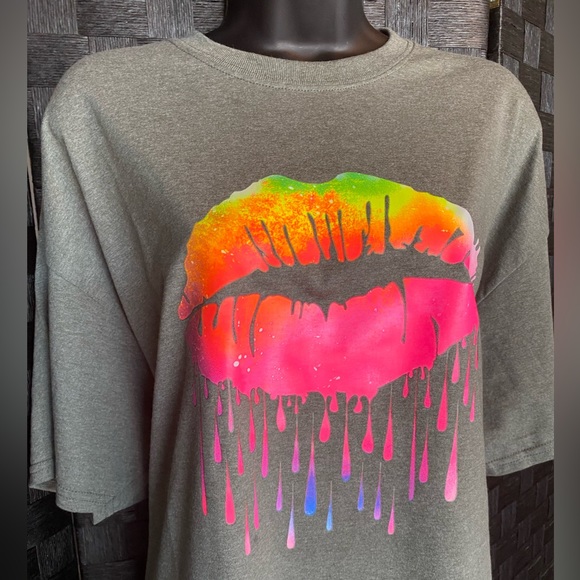 Dani Green Lips Like Sugar Tee - Picture 4 of 4